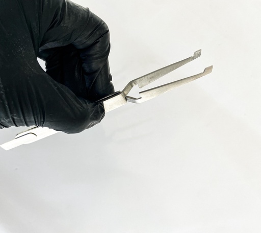 [C0126] PINZA PORTABRACKETS